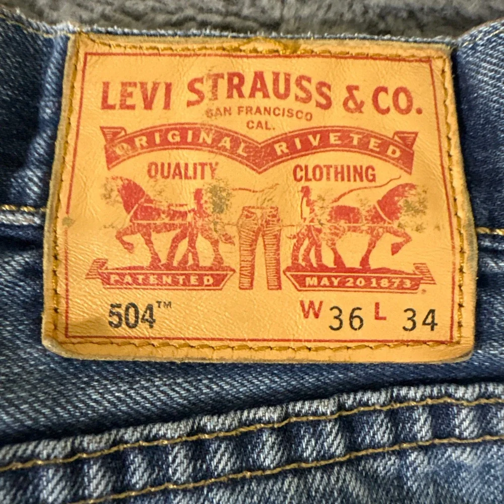 Levis measurements waist